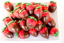 Chocolate-Covered-Strawberry-Cake-Bites Chocolate-Covered-Strawberry-Cake-Bites