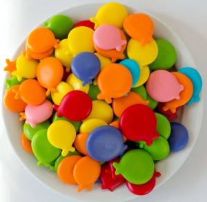 Royal Icing Balloon Decorations by www.thebearfootbaker.com