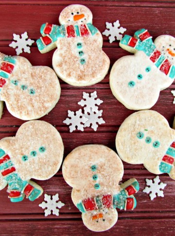 Cute Little Old Snowmen Cookies Decorated Christmas Cookies via www.thebearfootbaker.com