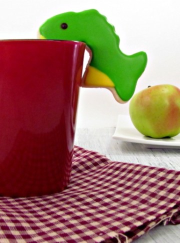 Hanging Cup Cookies www.thebearfootbaker.com