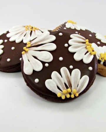 Royal Icing Consistency by www.thebearfootbaker.com