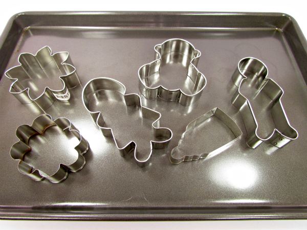 How to Dry Cookie Cutters - The Bearfoot Baker