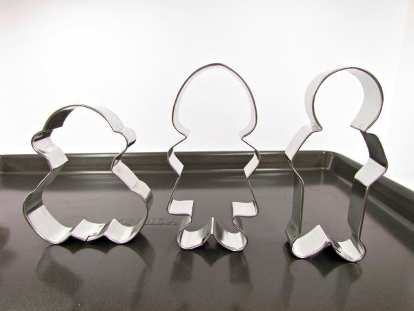 How to Dry Cookie Cutters www.thebearfootbaker.com