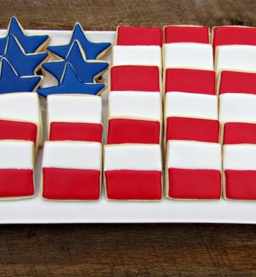 Memorial Day Cookies, sugar cookies, royal icing, the bearfoot baker, flag cookies, USA, American flag