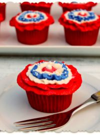 Patriotic Cupcakes by thebearfootbaker.com