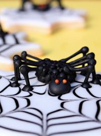 Creepy 3D Spider Cookies |The Bearfoot Baker