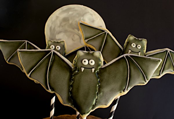 Bat and Moon Cookies thebearfootbaker.com