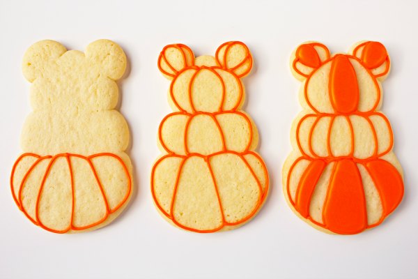 Mickey Mouse Pumpkin Cookies thebearfootbaker.com