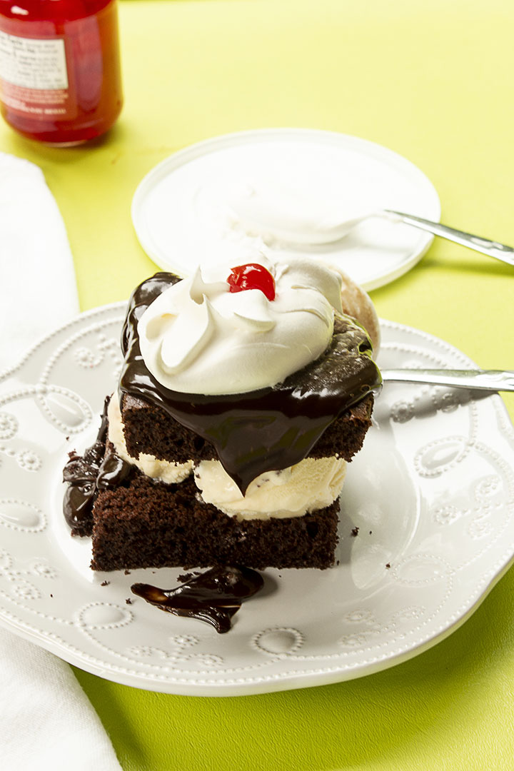 hot fudge cake, desserts, cake, chocolate, chocolate cake, fudge, ice cream, the bearfoot baker