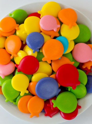 Royal Icing Balloon Decorations by www.thebearfootbaker.com