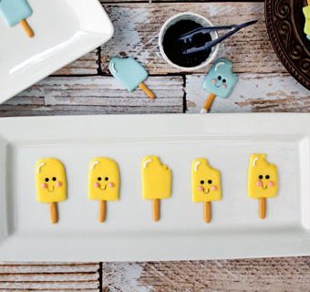 Easy-Popsicle-Royal-Icing-Transfers-thebearfootbaker.com_-(1)