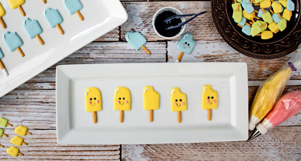 Easy-Popsicle-Royal-Icing-Transfers-thebearfootbaker.com_-(1)