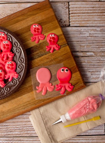 Octopus Royal Icing Transfers with www.thebearfootbaker.com