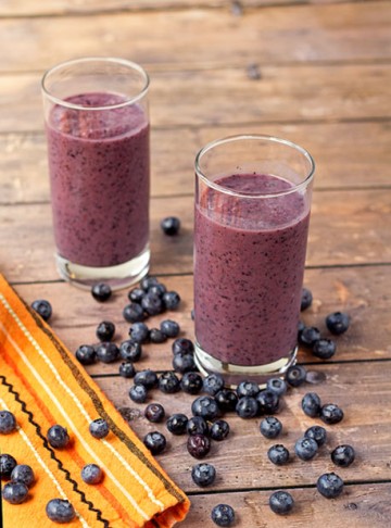 Blueberry Banana Smoothie www.thebearfootbaker.com