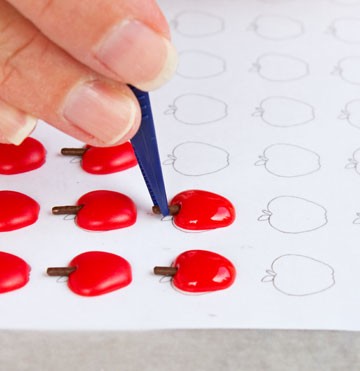 Easy Apple Royal Icing Transfers the bearfootbaker.com