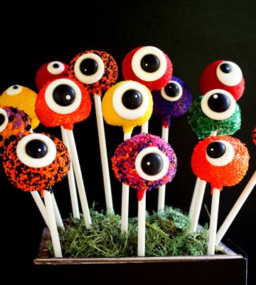 Monster Cake Pops with Royal Icing Eye via thebearfootbaker.com