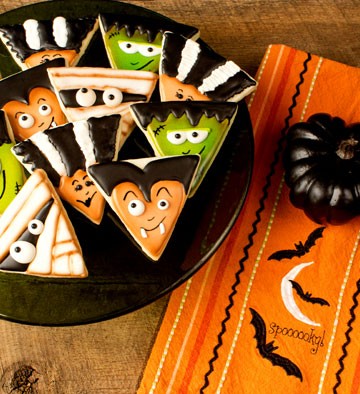 Halloween Cookies via www.thebearfootbaker.com