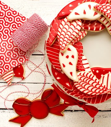 Christmas Wreath Cookies via www.thebearfootbaker.com