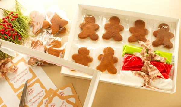 Cute Gingerbread Cookie Recipe and How to Send a Box of Cheer with thebearfootbaker.com