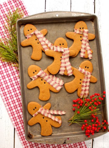Gingerbread Men Cookies as Decorations via www.thebearfootbaker.com