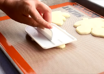 How to Flatten Sugar cookies for a Smooth Decorating Surface by thebearfootbaker.com