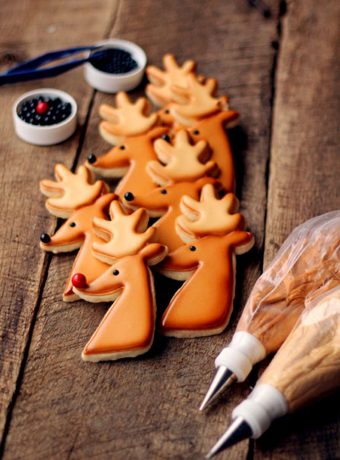 Reindeer Cookies for Christmas Decorated Christmas Cookies via www.thebearfootbaker.com
