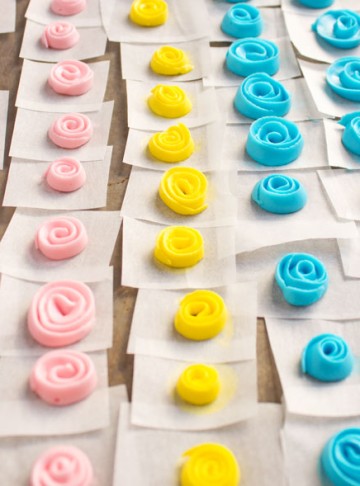 Royal Icing Transfers- Stocking Up with thebearfootbaker.com