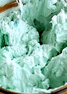 Swiss Meringue Buttercream Recipe via thebearfootbaker.com