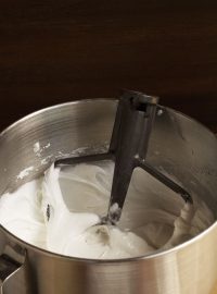 How to Make Royal Icing-A Quick Tip www.thebearfootbaker.com