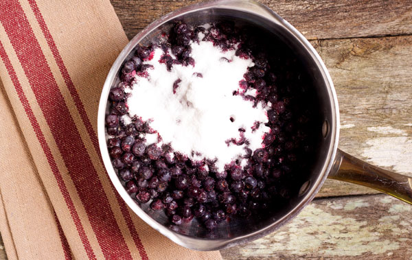 Easy Blueberry Pie Filling with www.thebearfootbaker.com