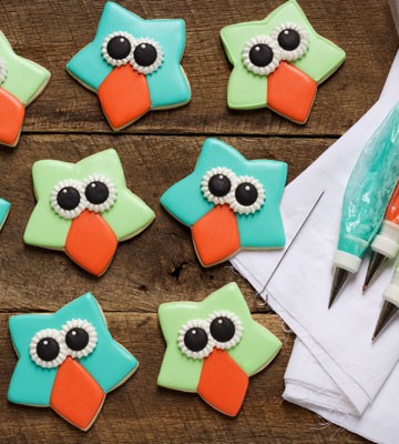 Easy Owl Cookies with a Star Cookie Cutter with www.thebearfootbaker.com
