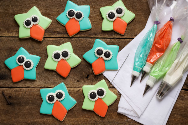 Easy Owl Cookies with a Star Cookie Cutter with www.thebearfootbaker.com