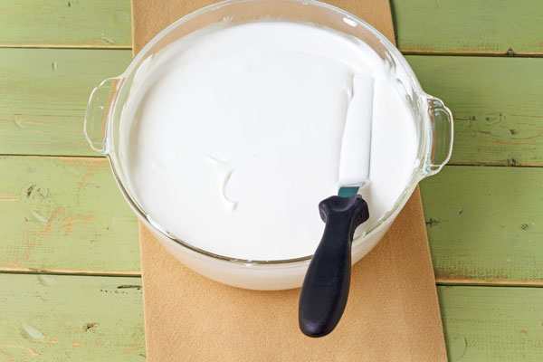 How to Make Royal Icing with a Hand Mixer by thebearfootbaker.com