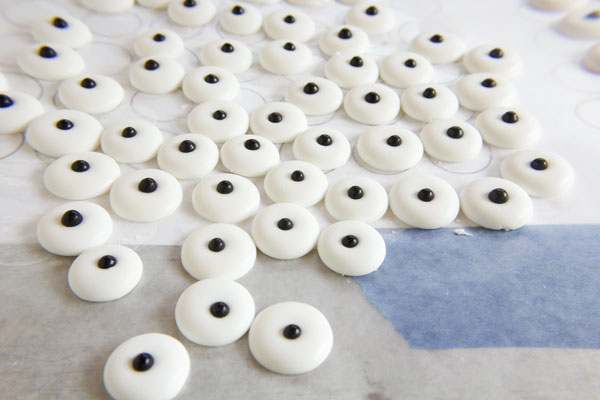 Candy Eyes for Cookie and Cupcake Decorations www.thebearfootbaker.com