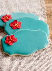 Easy Edible Apple Blossom Flowers - Simple sugar cookies decorated with royal icing via www.thebearfootbaker.com