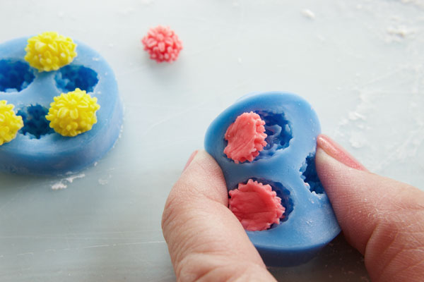 Easy fondant flower will make your decorated sugar cookies look amazing. You won't believe how easy they are to make. www.thebearfootbaker.com