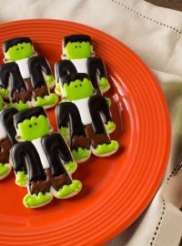 Simple Frankenstein Cookies - Sugar cookies decorated with royal icing via thebearfootbaker.com