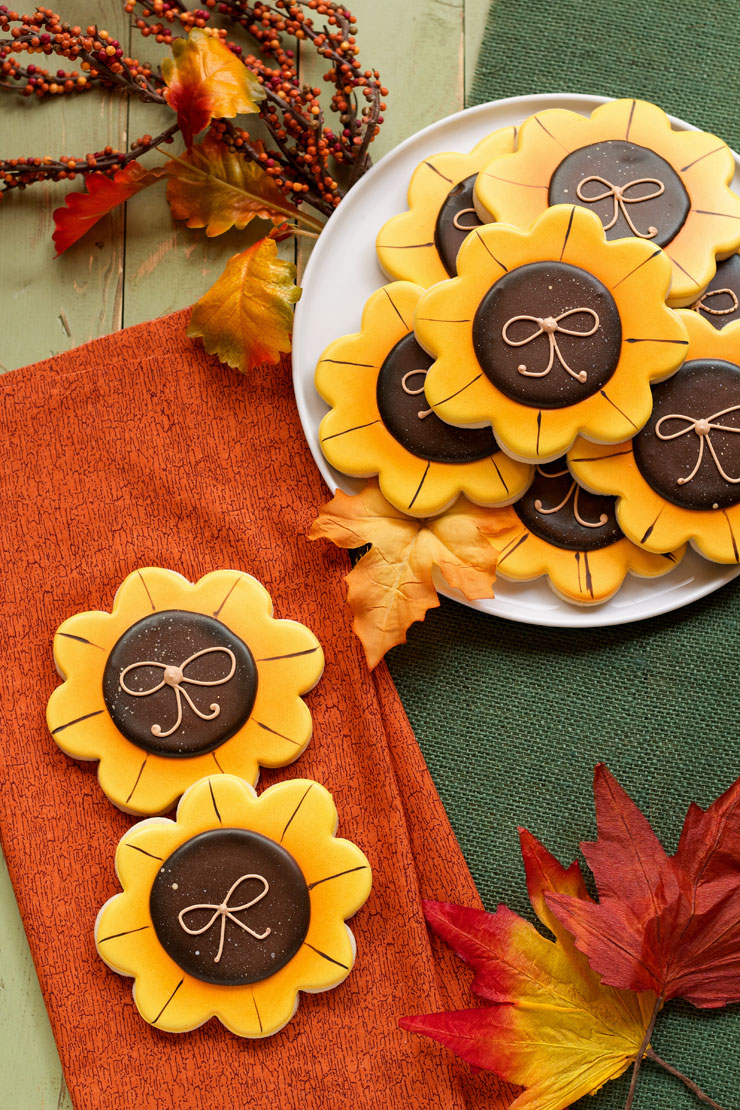 Simple Sunflower Cookies- Make these simple sugar cookies decorated with royal icing www.thebearfootbaker.com