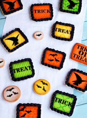 Simple Halloween Cookies via www.thebearfootbaker.com