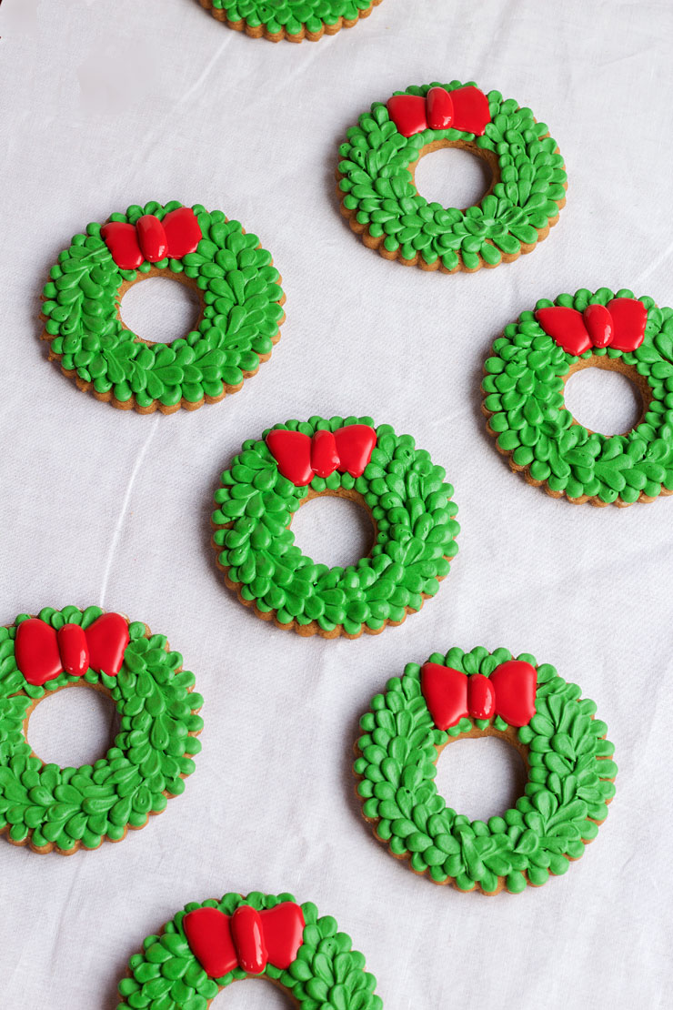 Easy Christmas Wreath Cookies - Sugar Cookies Decorated with Royal Icing with www.thebearfootbaker.com