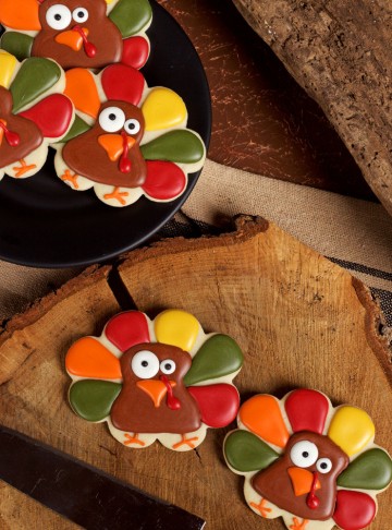 Super Simple Turkey Cookies via www.thebearfootbaker.com