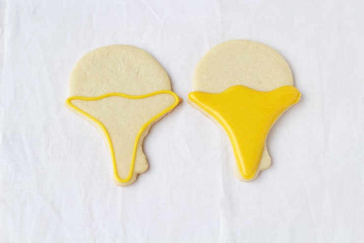 Turkey Face Cookies - Simple Sugar Cookies Decorated with Royal Icing by www.thebearfootbaker.com