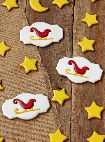 Easy DIY Royal Icing Transfers that are made from a Stencil www.thebearfootbaker.com