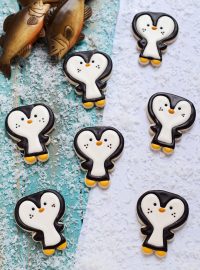 Easy Penguin Cookies - Cut out sugar cookies decorated with royal icing via thebearfootbaker.com