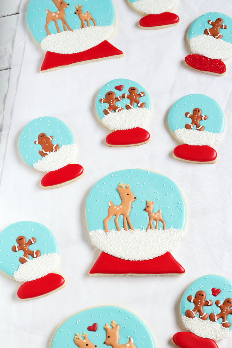 Easy Snow Globe Cookies - Sugar Cookies Decorated with Royal Icing www.thebearfootbaker.com
