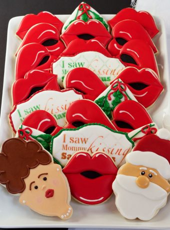 I Saw Mommy Kissing Santa Claus Cookies - Sugar Cookies Decorated with Royal Icing via thebearfootbaker.com