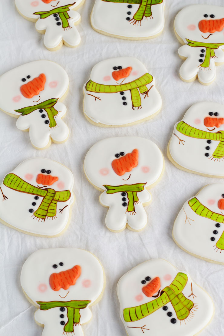 Simple Snowman Cookies - Decorated Sugar Cookies via www.thebearfootbaker.com