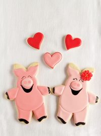 Easy Hogs and Kisses Cookies - Cut Out Sugar Cookies Decorated with Royal Icing via www.thebearfootbaker.com