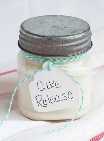Really Easy Cake Release Recipe via www.thebearfootbaker.com