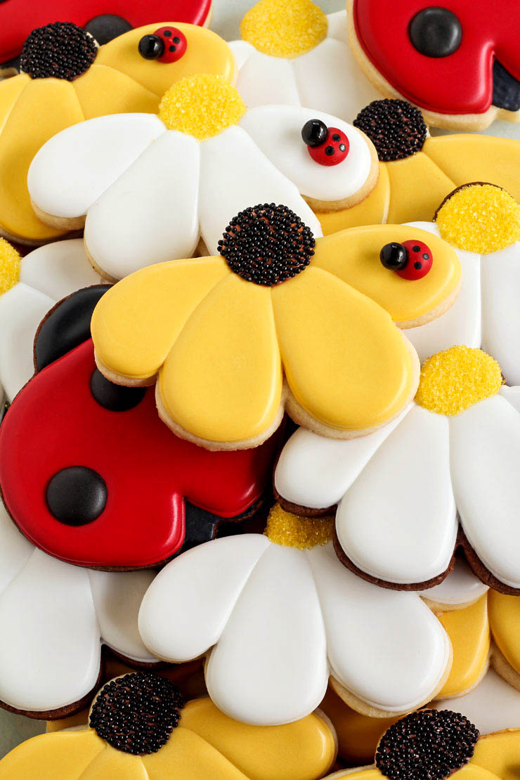 Daisy Cookies with Simple Lady Bugs | The Bearfoot Baker